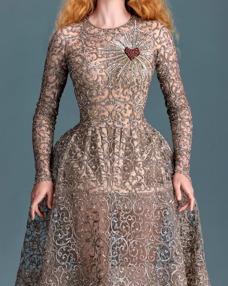 FashionweekNYC's tweet photo. Exquisite Details from Paolo Sebastian 'A Lover's Kiss' Couture Fall 2024 Collection https://t.co/7uTL2v1pa2