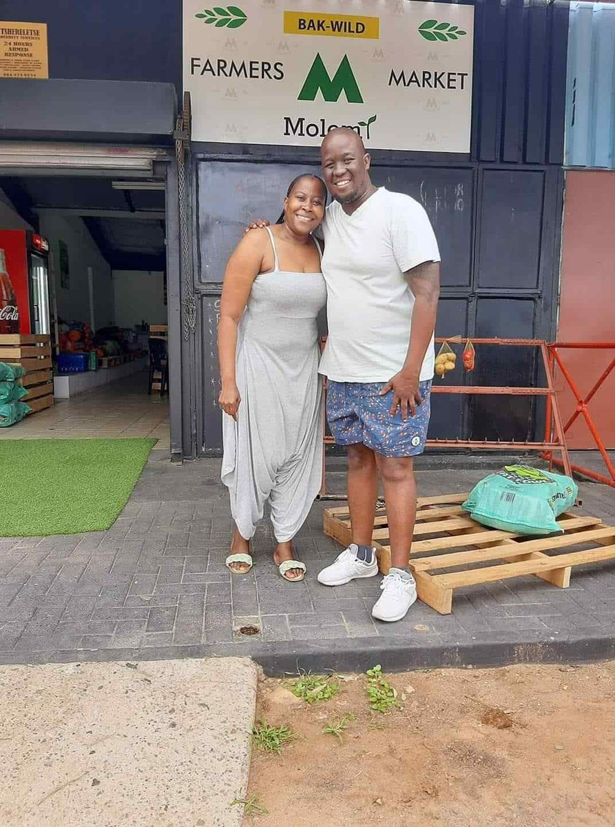 LeratoPillayZA's tweet photo. We need to own the value of chain :
📌He owns the farm ‼️
📌He owns the product ‼️
📌Now he owns the farmer's market ‼️

MO MOLEMI IS RESPECTED AND WORTH LEARNING FROM https://t.co/XqTj9k3htX