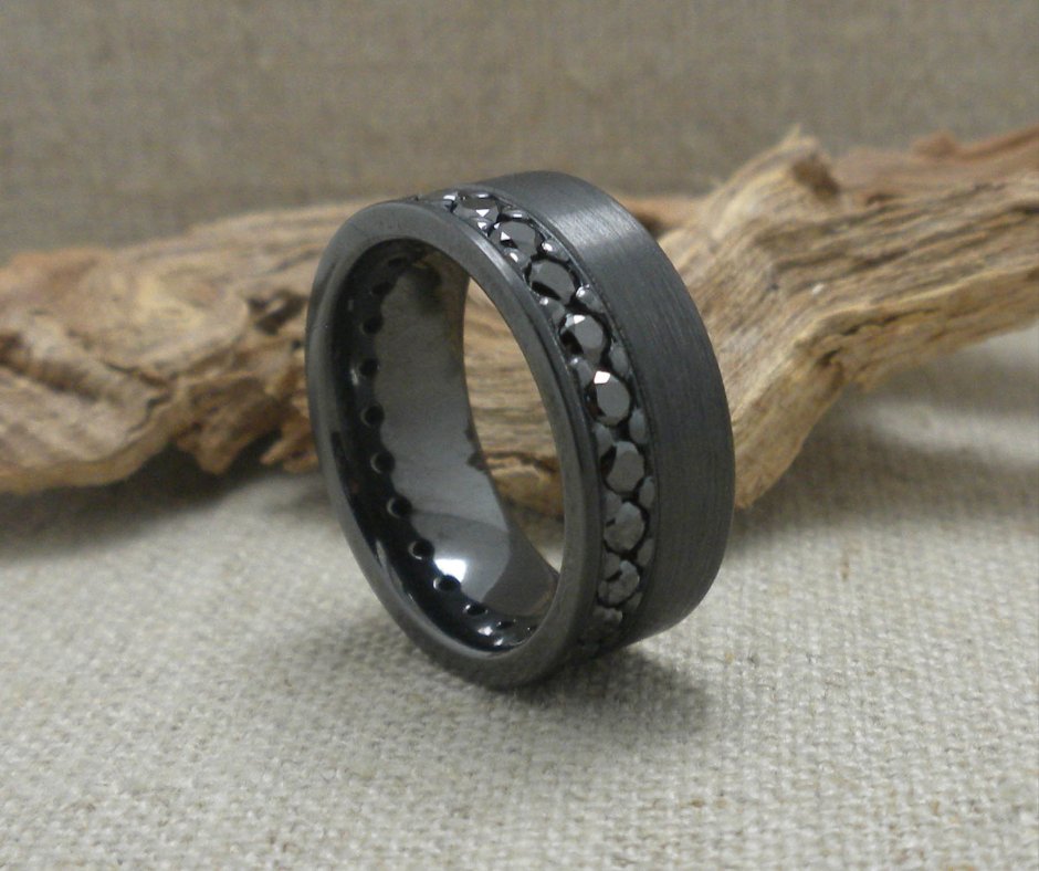 UniqueTitanium's tweet image. Black Zirconium Eternity Wedding Ring with Off Center Black Diamonds uniquetitaniumweddingrings.com/black-zirconiu…