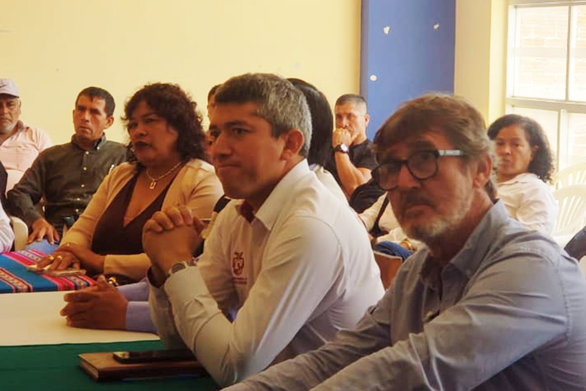 grtc_lambayeque's tweet photo. 🤝🇵🇪 #LaUniónHaceLaFuerza  | La Gerencia Regional de Transportes y Comunicaciones participa en mesa técnica para evaluar construcción de Bypass entre la Prolongación Bolognesi y la vía Evitamiento. https://t.co/MqJGZLB0fL