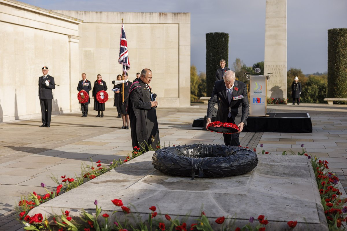 DefenceHQ's tweet photo. Today marks 10 years since UK forces ended combat operations in Afghanistan.
 
In a @PoppyLegion ceremony, Minister for Veterans and People @AlistairCarns laid a wreath at the @Nat_Mem_Arb to honour the fallen and pay tribute to those who served. https://t.co/5wrlRPpUKd