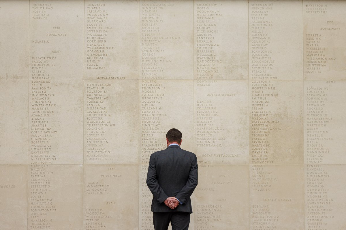DefenceHQ's tweet photo. Today marks 10 years since UK forces ended combat operations in Afghanistan.
 
In a @PoppyLegion ceremony, Minister for Veterans and People @AlistairCarns laid a wreath at the @Nat_Mem_Arb to honour the fallen and pay tribute to those who served. https://t.co/5wrlRPpUKd