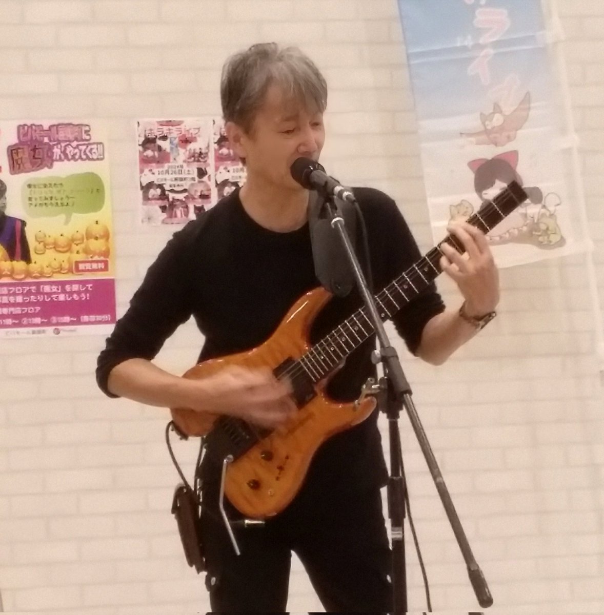 Nakachantowa1's tweet photo. 10/26(土)榎ありさ企画“キラキライブ”＠ビバホーム蕨錦町店(その③)
初登場のSchellen(シェレン)｡初対面からかれこれ約11年､長いお付き合いになったね〜｡その時に頂いた無料CDの“旋律(メロディー)”久々に聞いたわ〜ありがとね☺️
#キラキライブ #Schellen #シェレン #榎ありさ企画 https://t.co/yuiC3u4y4t