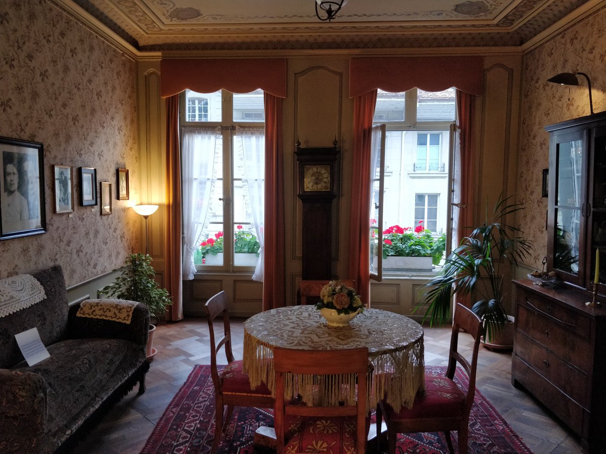 DannyJamesWard's tweet photo. Einstein House in Bern. Interesting to see where he lived during an earlier point in his life and where he wrote his theory of relativity paper ⚛️ https://t.co/ckav2j3lxH
