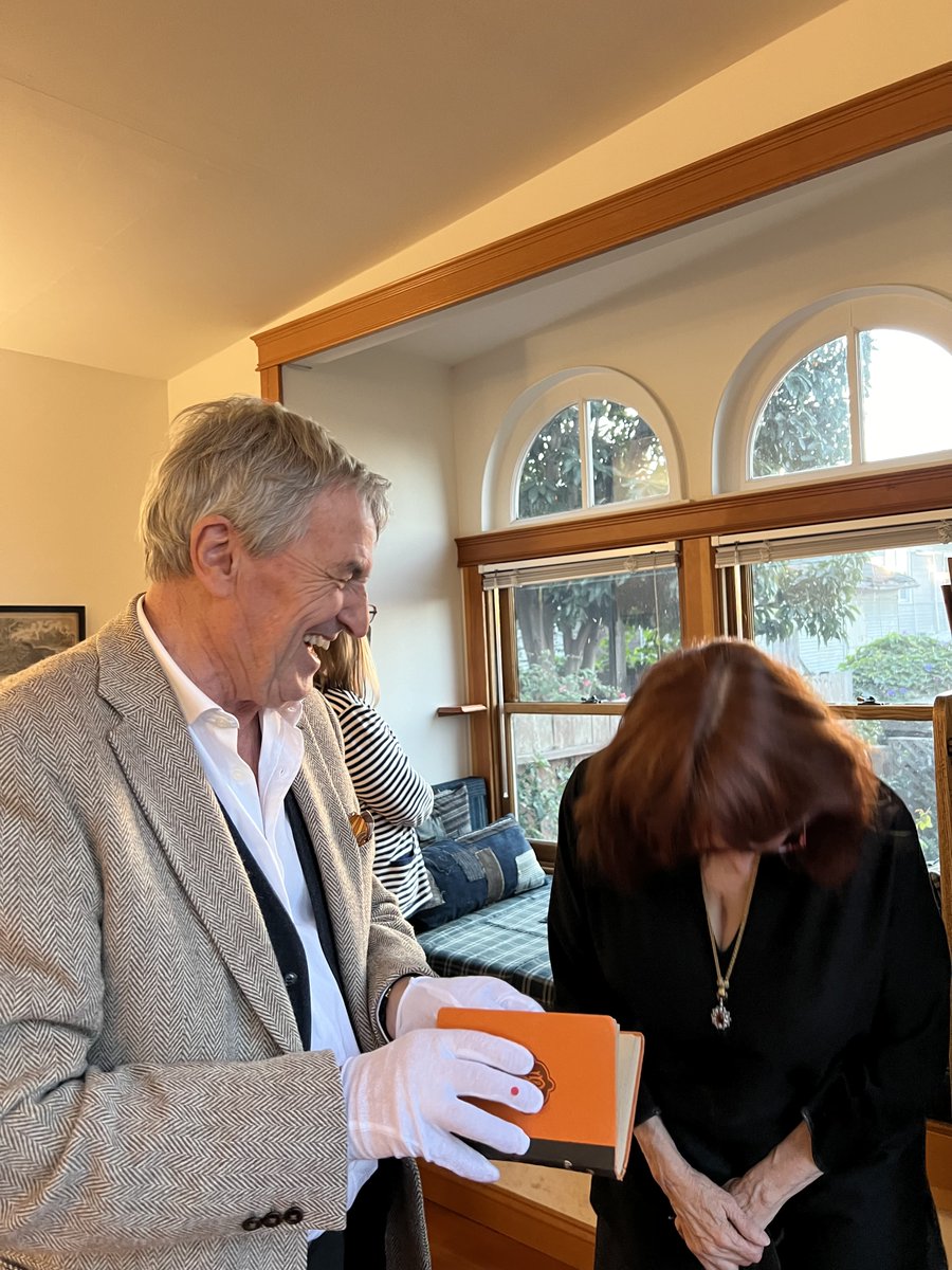 AftelierPerfume's tweet photo. Jean-Claude Ellena, perfumery icon extraordinaire, came to visit my museum! 👏 😍
We both love what we do and had such a good time together!
Here we’re sharing our understanding of the unusability of the recipes in antique perfume books.🤣

https://t.co/1zJ58cH9p3 https://t.co/WUeUvgibGE