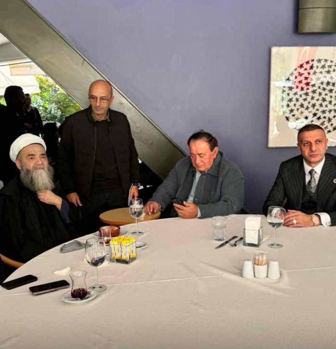 Çöken AKP/MHP rejimini, çete liderleri ve din tüccarları ayakta tutmaya çalışıyor...