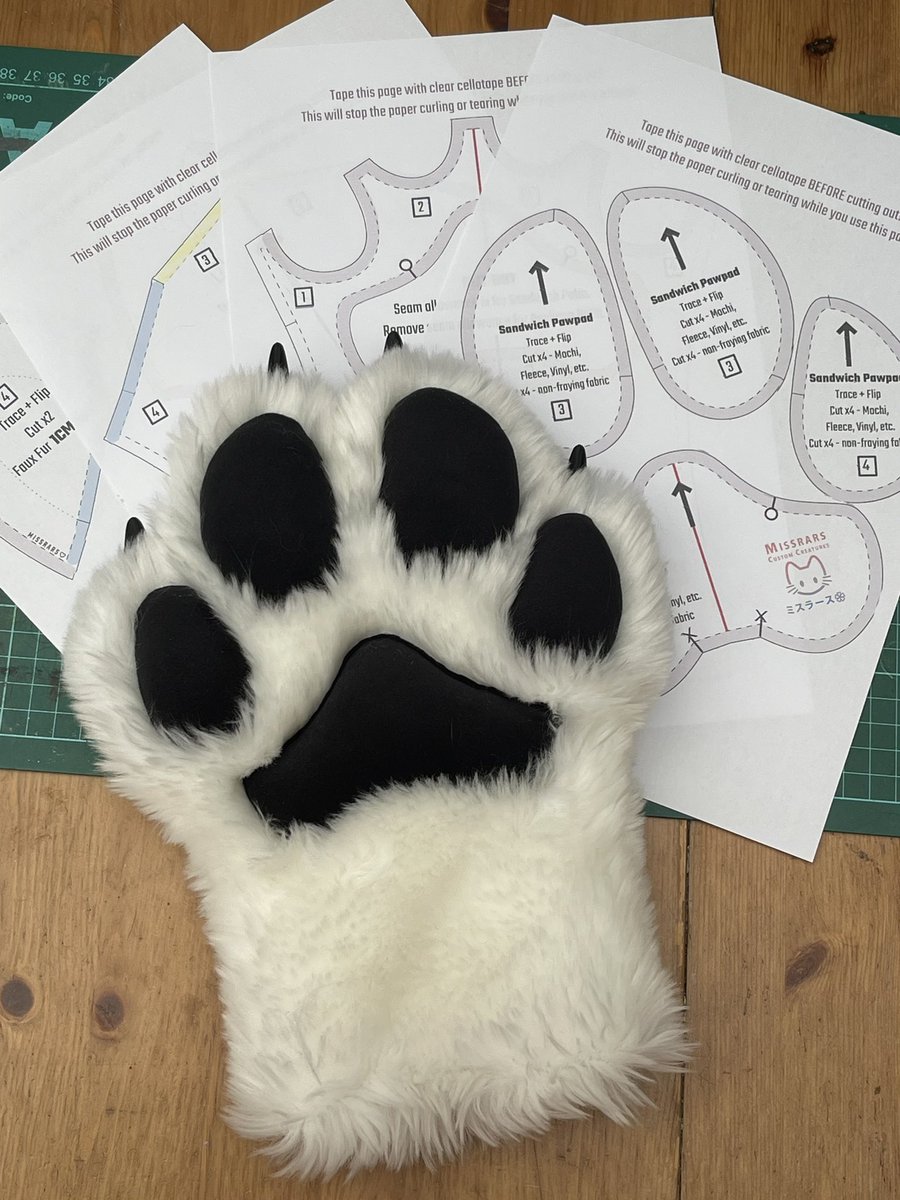 Missrars's tweet photo. New fursuit hand paw pattern brewing 👀 https://t.co/7AThm09Npy