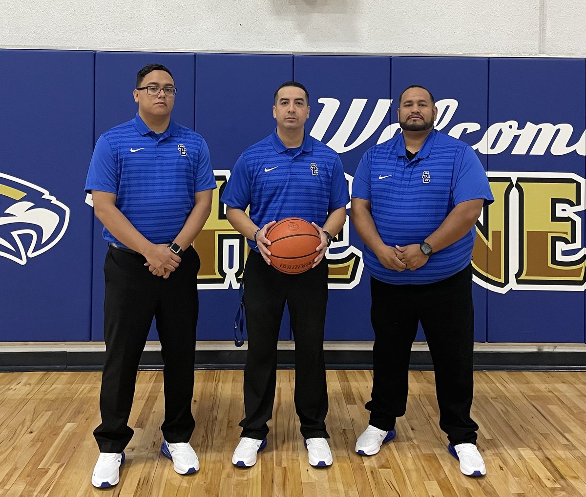 SE_EagleHoops's tweet photo. 24-25 San Elizario Eagle Basketball Staff! Looking forward to a healthy and successful season! GO EAGLES! 🦅 🏀 #BuildYourTarget #Familia @Agon9494 @Johnnytapia2005 @JeBarra22 @TroyEnriquezSE @SanEliAthletics @SanElizarioISD https://t.co/I4ID4n7qB0