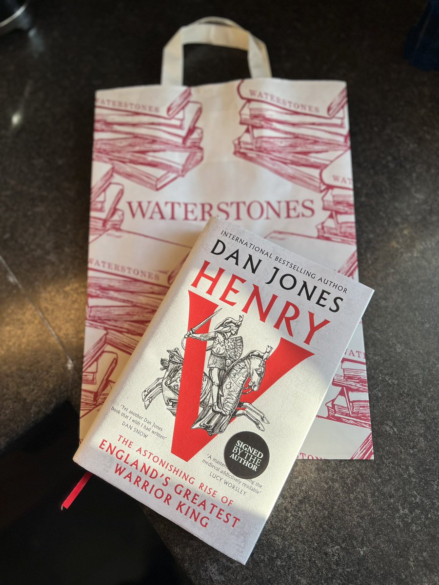 ben11platt's tweet photo. Adding to the @dgjones collection. Thanks @Waterstones for the last signed copy too 😁 📖 📕 #HenryV https://t.co/y9rI3PkDwE