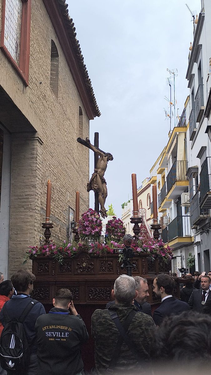 InriInformacion's tweet photo. [#DirectoINRI]

El Cristo del @perdonsanmarcos ya procesiona por las calles de la ciudad #TDSCofrade 

📷 @barrera_52 https://t.co/XfgXNjZvst