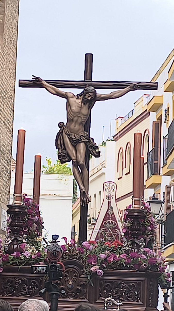 InriInformacion's tweet photo. [#DirectoINRI]

El Cristo del @perdonsanmarcos ya procesiona por las calles de la ciudad #TDSCofrade 

📷 @barrera_52 https://t.co/XfgXNjZvst