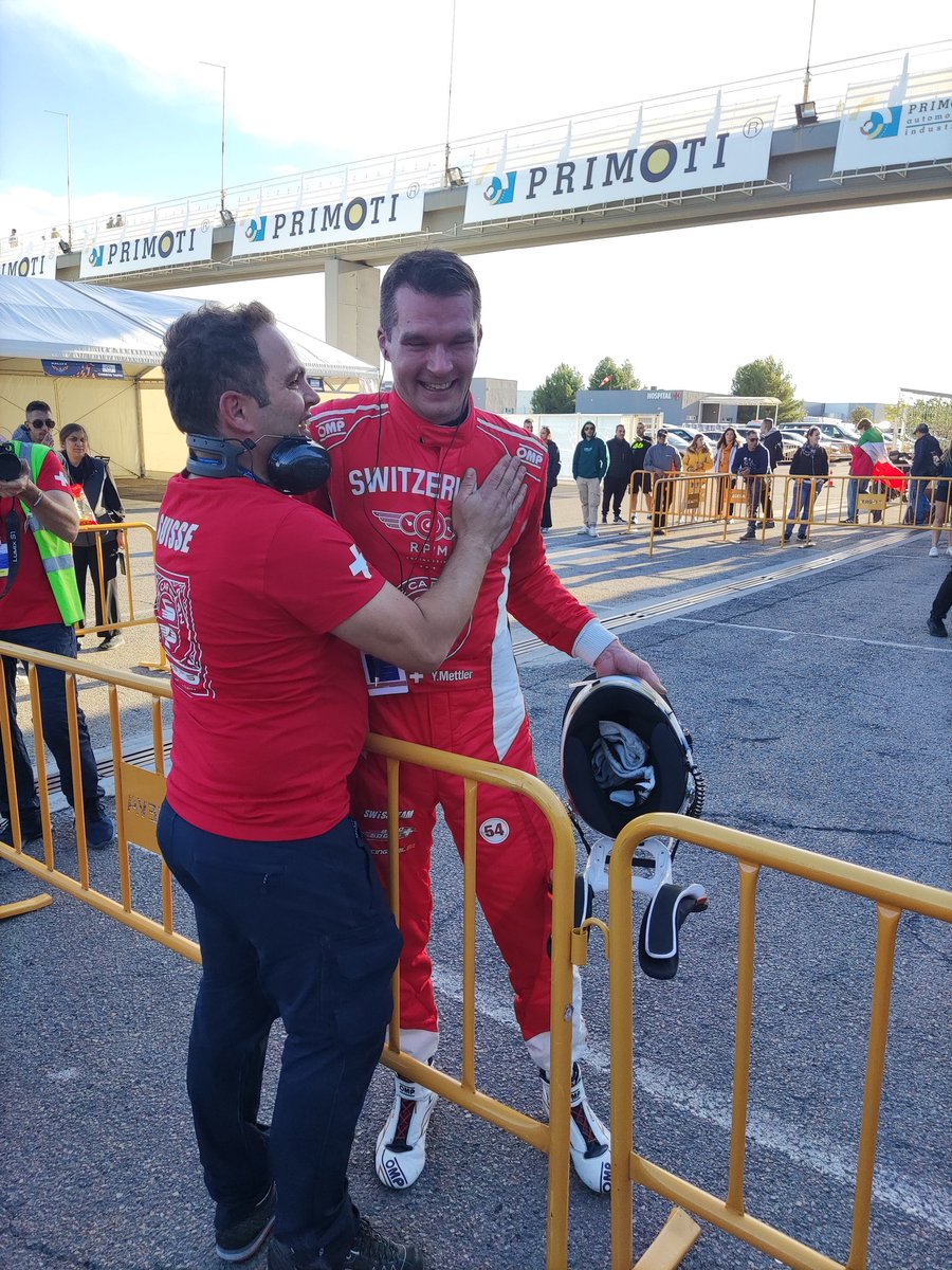 Llegan los integrantes del podio de los GT, con la especial alegría de Yannick Mettler al llevarse el podio en la última vuelta #FIAMotorsportGames