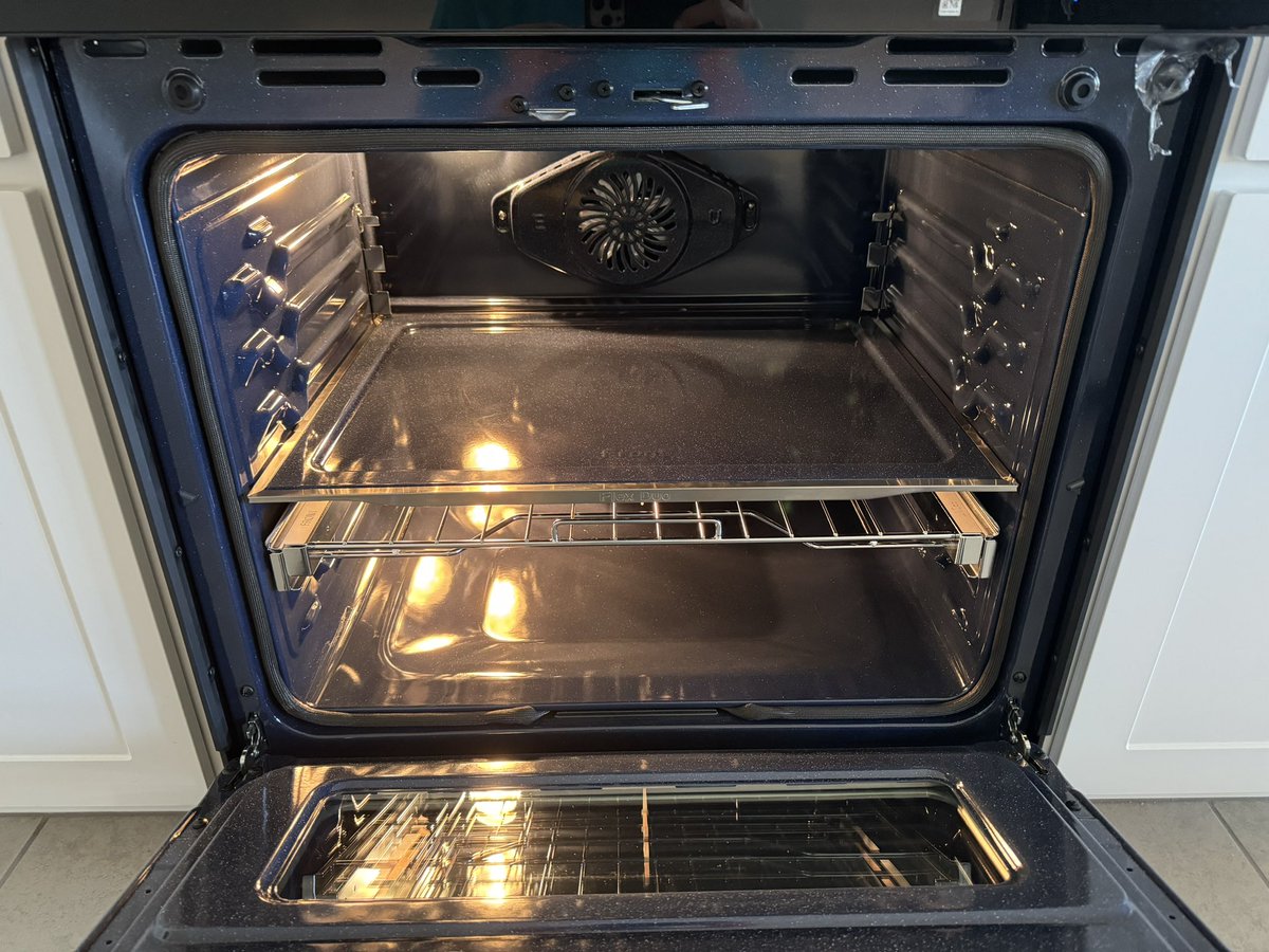 MidwestMNY's tweet photo. Had a chance to get discounted Samsung Appliances to test in our new kitchen!  Amazing new stove!  This does just about anything that a family of 5 or more would need! @TheInsiders_UK https://t.co/xPDR5JXSrZ