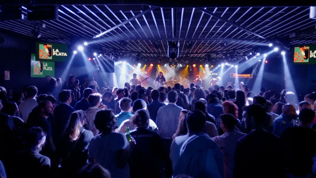 Hoy tenemos nuestro primer encargo en Malandar Music Club.👏🏻👏🏻👏🏻 Estaremos grabando toda la noche más distintas actuaciones y entrevistas a los artistas 🎥