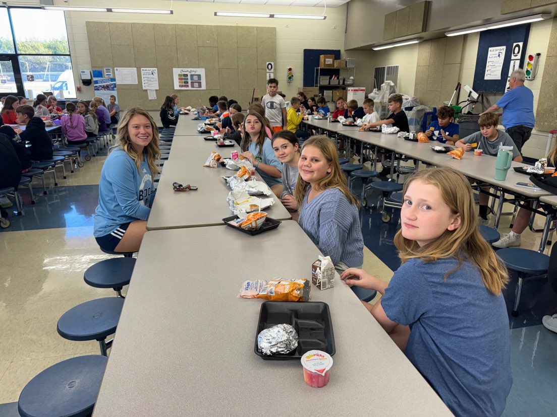 Washburn Softball (@ichabodsb) on Twitter photo Our girls had fun at Jay Schideler Elementary yesterday afternoon! They got to spend time with the students at lunch and recess! Thank you <a href="/EnvistaCU/">Envista Federal Credit Union</a> for supporting #BodsCare #SkoBods Our girls had fun at Jay Schideler Elementary yesterday afternoon! They got to spend time with the students at lunch and recess! Thank you <a href="/EnvistaCU/">Envista Federal Credit Union</a> for supporting #BodsCare #SkoBods
