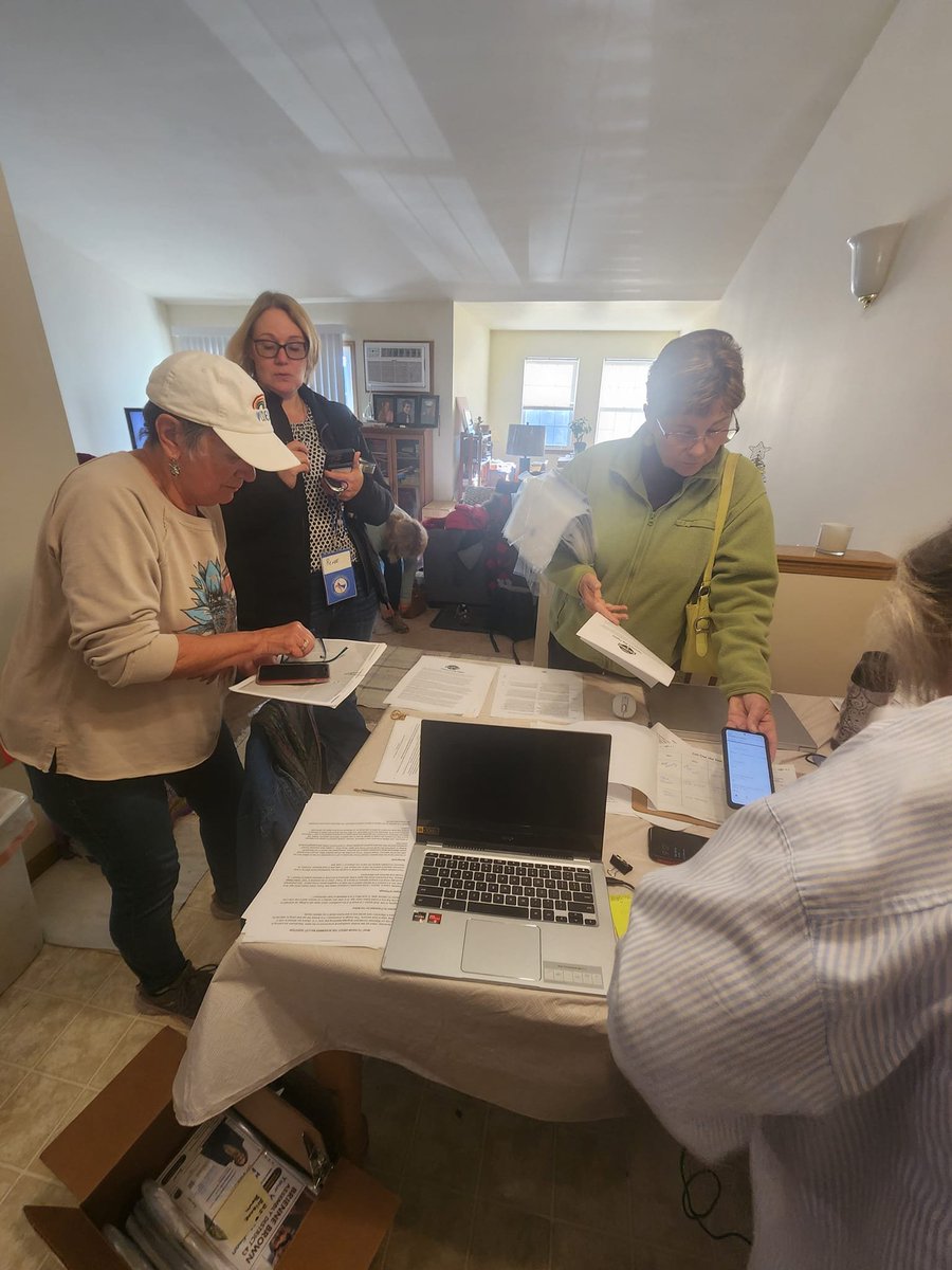 VivianCreekmore's tweet photo. #Wisconsin #RockCounty #Milton
@brienne_brown
#AssemblyDistrict43 #AD43
We are out canvassing today!
#DemVoice1 #USDemocracy https://t.co/tPjc68UcFE