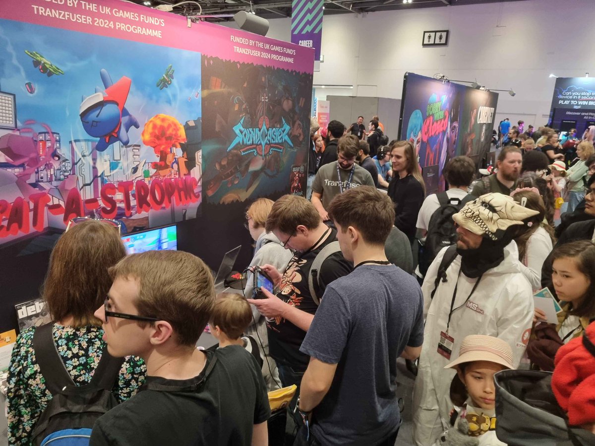 Look at that queue for Bluu at <a href="/EGX/">EGX</a> this year 😻 #indiegame #indiedev #MCMComicCon