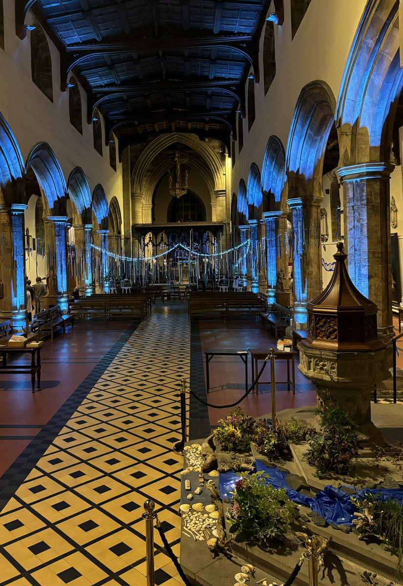 Cadeirlan Deiniol Sant ym Mangor tweet media