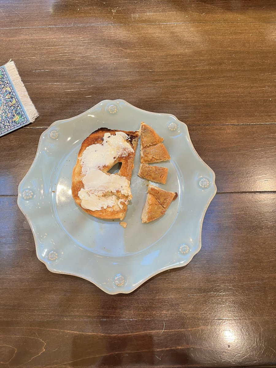aegehl19's tweet photo. this is how my dad makes breakfast for himself and our dog https://t.co/MxMIzPKNq6