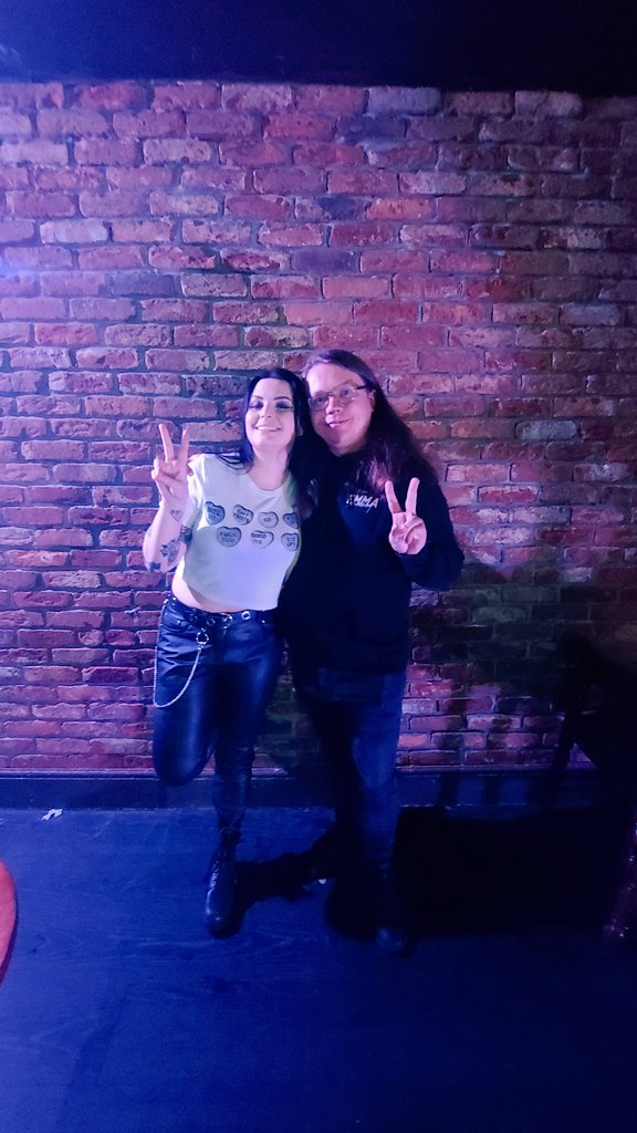 queenalyxandra's tweet photo. Love love love ❤️ @emmablackery https://t.co/smmPr7Wvng