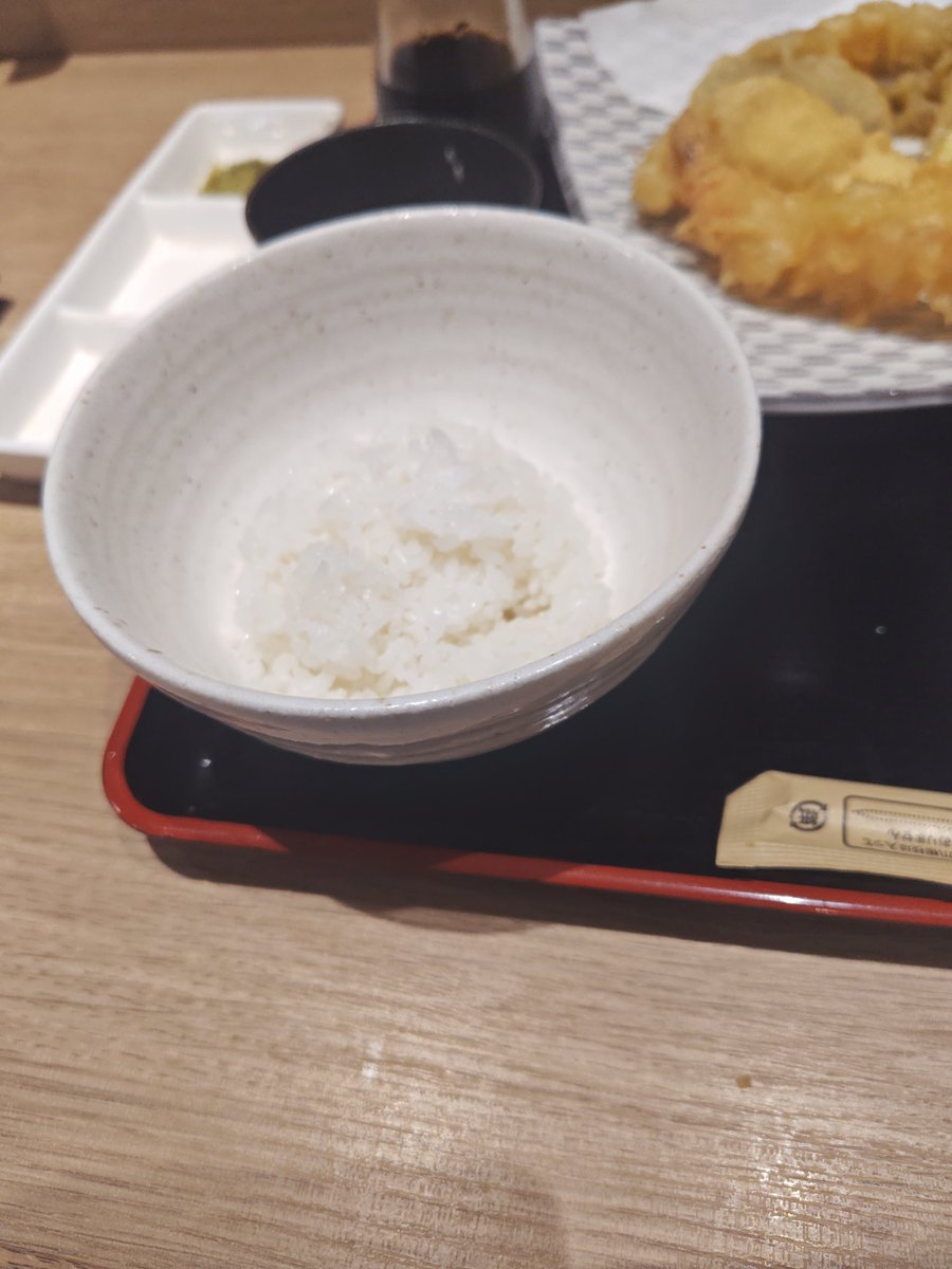 ariskotobuki's tweet photo. このご飯の少なさ、米高騰の影響かな？
この少なさならもう出さないほうがいいと思うのは自分だけかな
＃やりうどん https://t.co/YHshK127nx