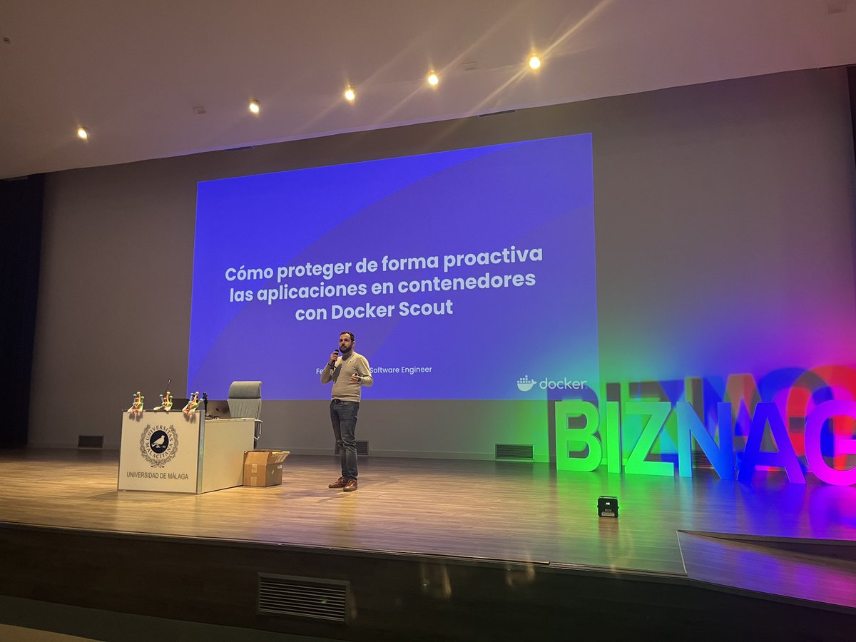 arranca <a href="/felipecruz/">Felipe Cruz</a> su sesión sobre Docker Scout en <a href="/BiznagaFest/">BiznagaFest</a> #biznagafest24