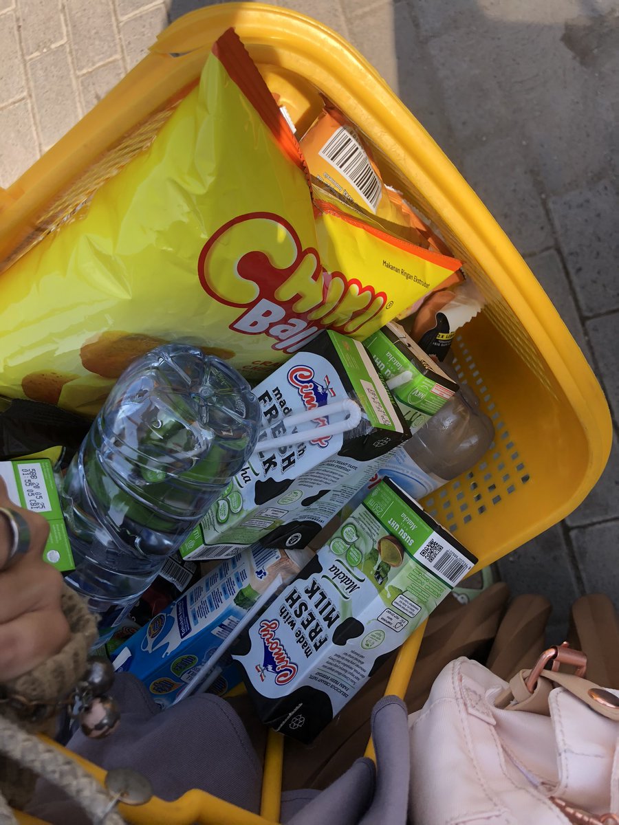seperti mendapatkan harta karun🥹😭 ga tau knp cimory matcha ga pernah samsek ku temuin di alfa/indo daerah ku😭 ini nemunya di alfa yg jauh dari perkotaan, nyesel cuma beli 6, harusnya ku abisin yg di kulkasnyaa huhuuuuuu

🌟semilyar😩enakkk bgt dngn harga semurah ini