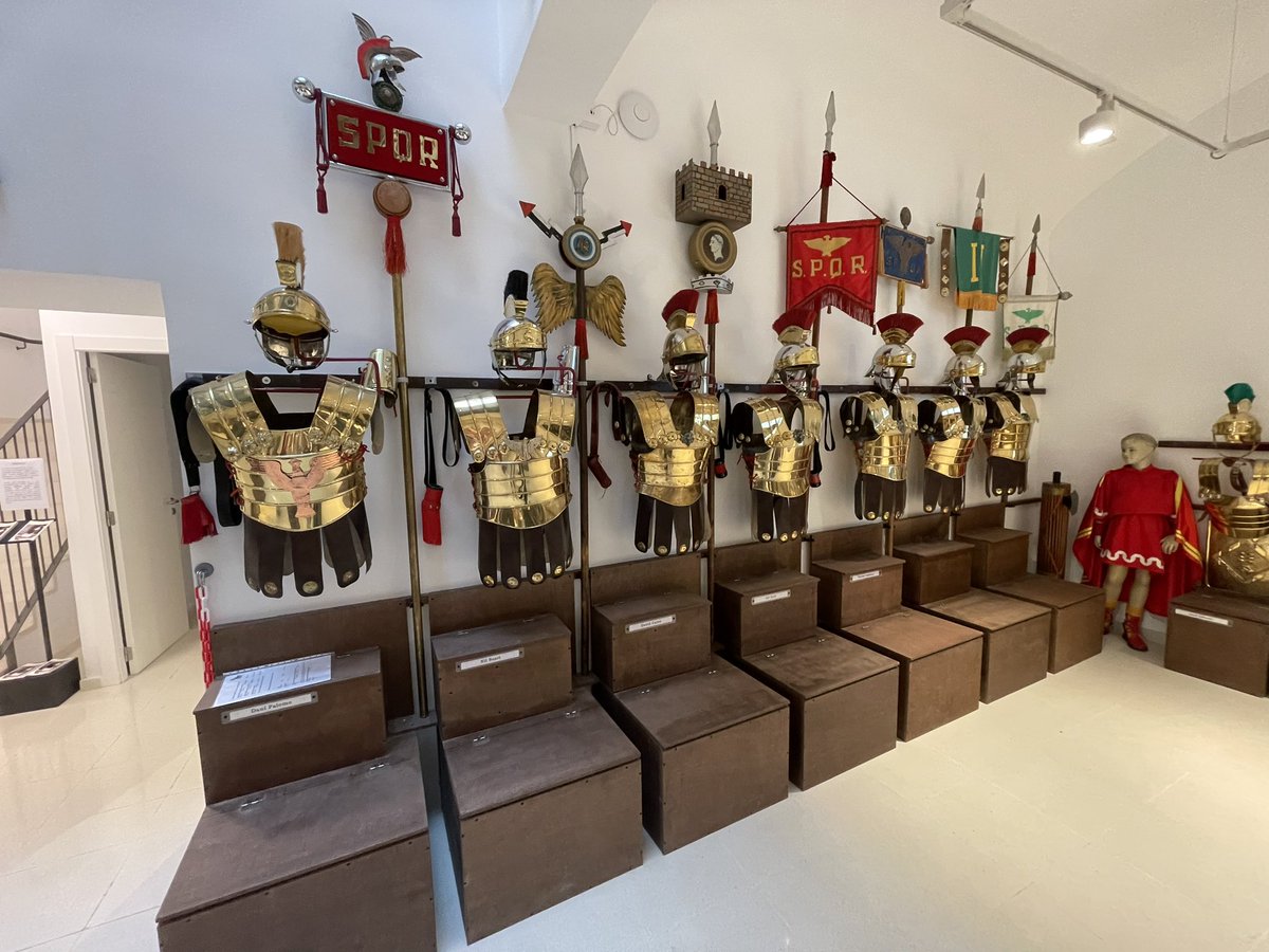 HARRYCBCN's tweet photo. Avui visita guiada, a la seu dels @armatsdemataro. Un modern castrum, amb unes modernes instal·lacions, que donen una prestació i elegància a l'entitat de l'any 1705. Gràcies a Marc Hernández i Joan Busqué, entre tots els altres amics retrobats. Ha estat un plaer. 😉👍🏻 https://t.co/1m8ImSvhAn
