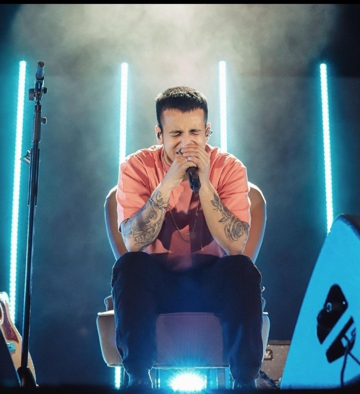 FDSITE_'s tweet photo. Hoje começa oficialmente a tour internacional do Fernando Daniel, o V.H.Sessions 🌎 https://t.co/kjOqeDraoQ