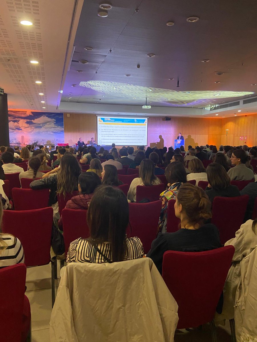 Sala hasta arriba y elevada expectación en la mesa sobre el documento de posicionamiento de ASENEM-AEG-SEPD sobre SIBO. Lectura 📖 obligada  <a href="/aegastro/">Aegastro</a> <a href="/sepdigestiva/">Sociedad Española de Patología Digestiva (SEPD)</a> #ASENEM2024