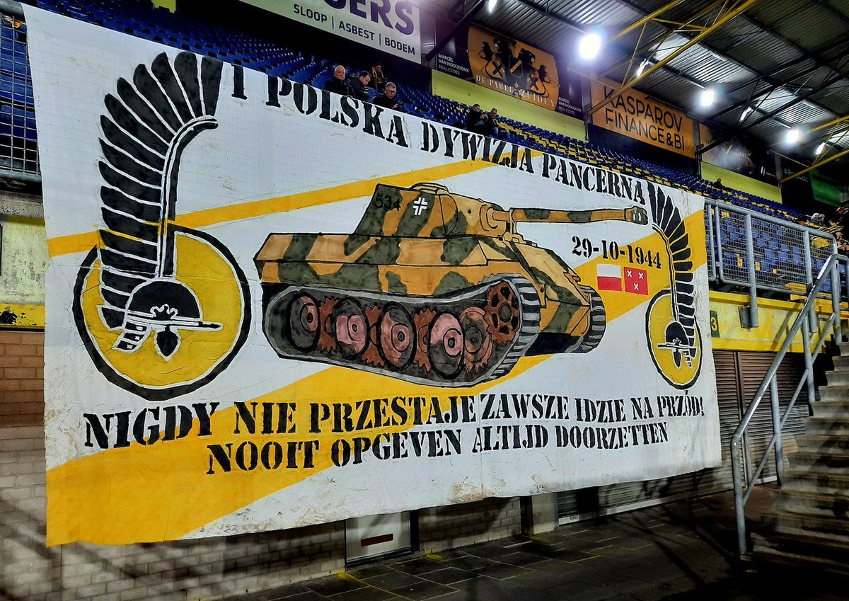 Zanim odpalicie El Clasico, możecie rzucić okiem na ligę holenderską i mecz NAC Breda - Waalwijk.
Breda świętuje 80-lecie wyzwolenia przez wojska gen.Maczka, a klub i kibice, którzyy od lat honorują polskich żołnierzy, przygotowali z tej okazji specjalną oprawę. 🧵1/11