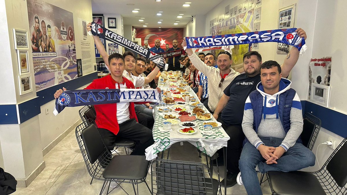 Kvc1965's tweet photo. Semtlerin efendisi Kasımpaşa’ya selam olsun…  Başarılar Samsunsporum 🔴⚪️ #Kasımpaşa #Samsunspor https://t.co/gVcfGSXMG7