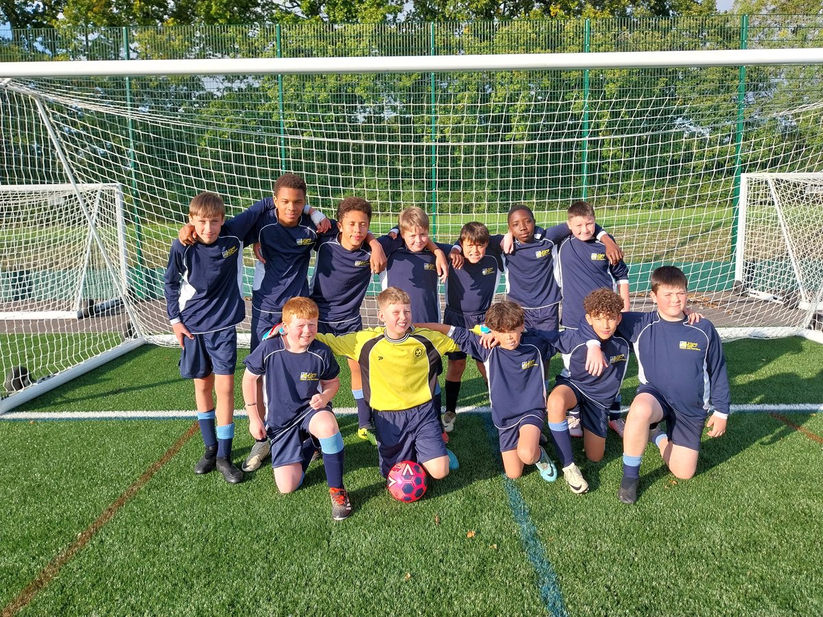 Kings_Guildford's tweet photo. It's been a busy sporting term with a return of our popular netball club, gym club and a number of football fixtures. Year 7 battled against a strong Woolmer Hill team, Year 8 came back from 2 down to win 3-2  and Year 9 also beat Glebelands 3-1 in difficult conditions. https://t.co/3jEIDt5Dyr