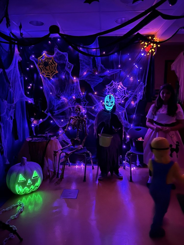 JudsonAdventure's tweet photo. Haunted Hallways was AMAZING!! What a success! Thank you to the PTO and to the families who decorated the hallways and donated candy. Thank you to Taft for helping decorate!! 🧡👻🕸️🖤 https://t.co/dLqpJlBcTy