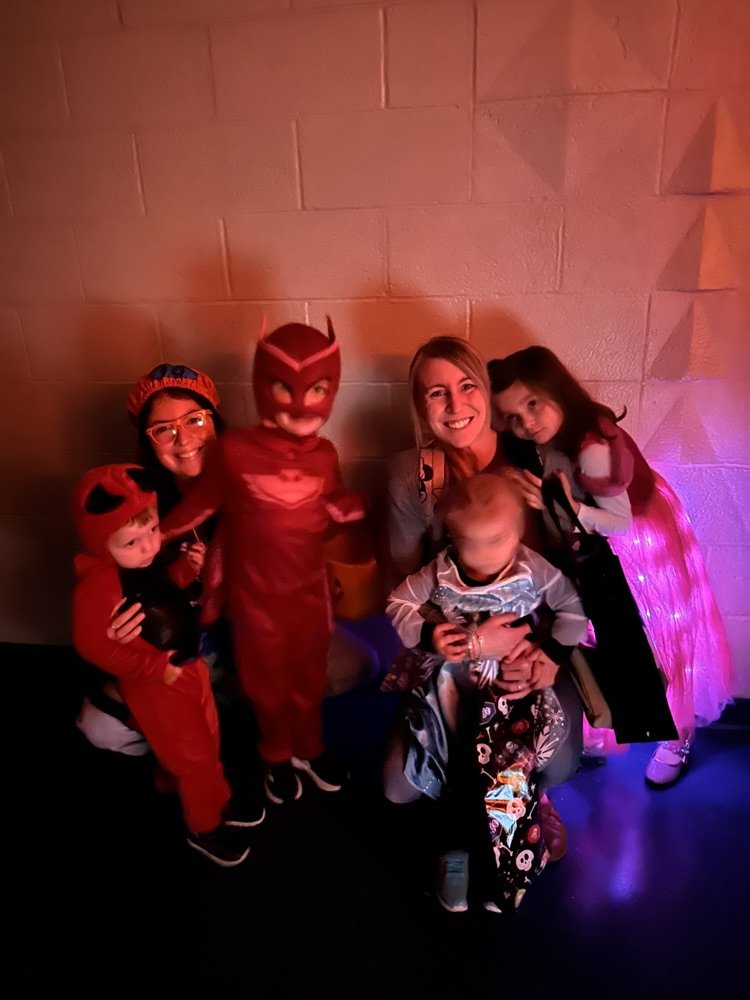 JudsonAdventure's tweet photo. Haunted Hallways was AMAZING!! What a success! Thank you to the PTO and to the families who decorated the hallways and donated candy. Thank you to Taft for helping decorate!! 🧡👻🕸️🖤 https://t.co/dLqpJlBcTy