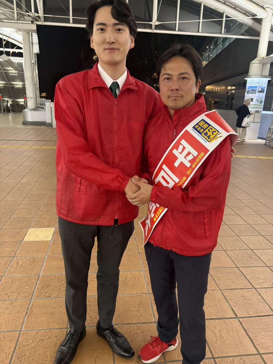 ReiEnomoto's tweet photo. 平戸こうた。よく頑張った。頑張った人が報われる、当たり前の社会を作ろう。失われた30年を取り戻そう。俺たちの世代が黙ってばかりじゃないことを教えてやろう。日本を変えるには今が最後のチャンスだ。皆さんの一票を平戸こうたに託してください。希望を託してください。よろしくお願いいたします。 https://t.co/7eHs5Insep