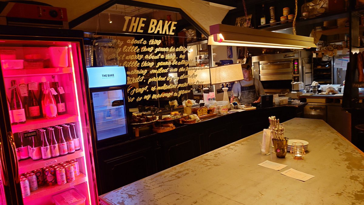 foodpandaasiya's tweet photo. #TheBAKE
#パン屋に見えないパン屋 https://t.co/izXPcr0qph
