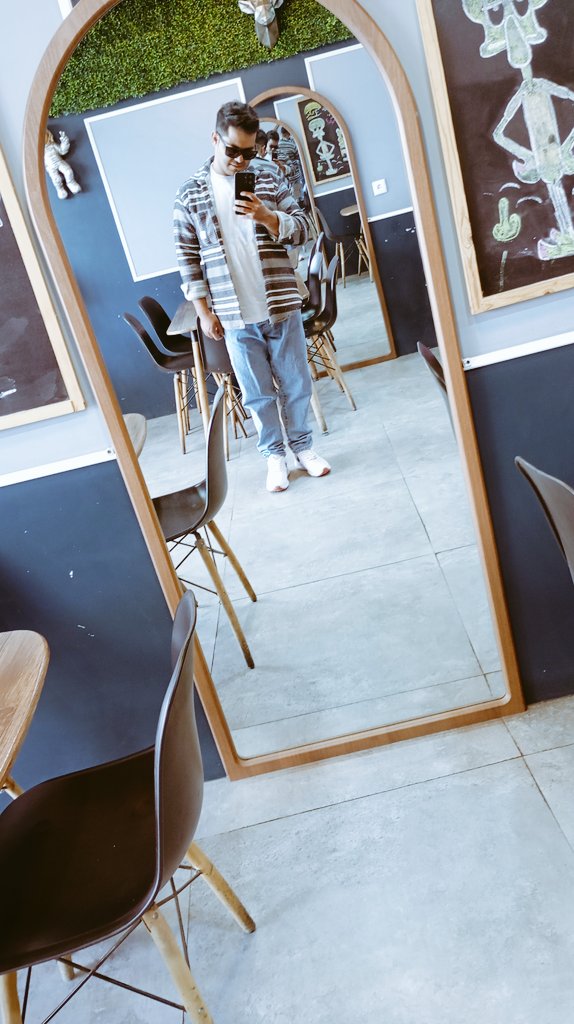 سرکار لپمو کشیدن چون بیبی بودم :)