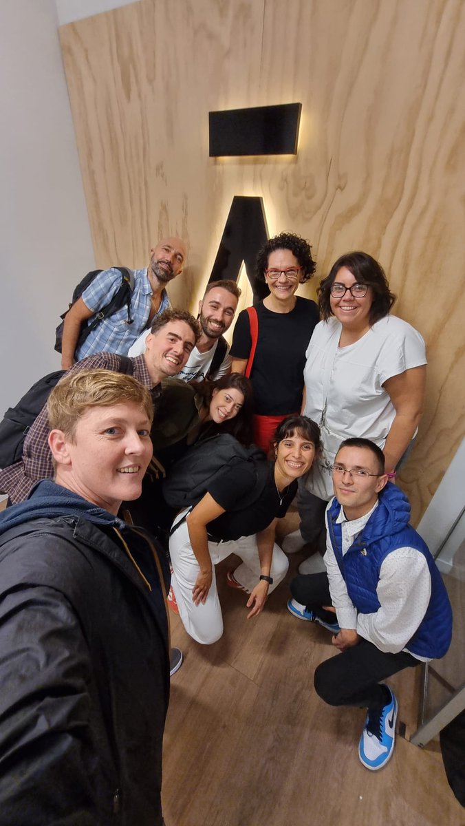 🎉 Damos la bienvenida a Mailen, Kostas, Andrea y Emilia, que se unen a nuestro increíble equipo. Como diría Quim Masferrer en El Foraster: 'Soys muuuuy buena gente'. 😄 ¡Gracias, equipazo! 💥