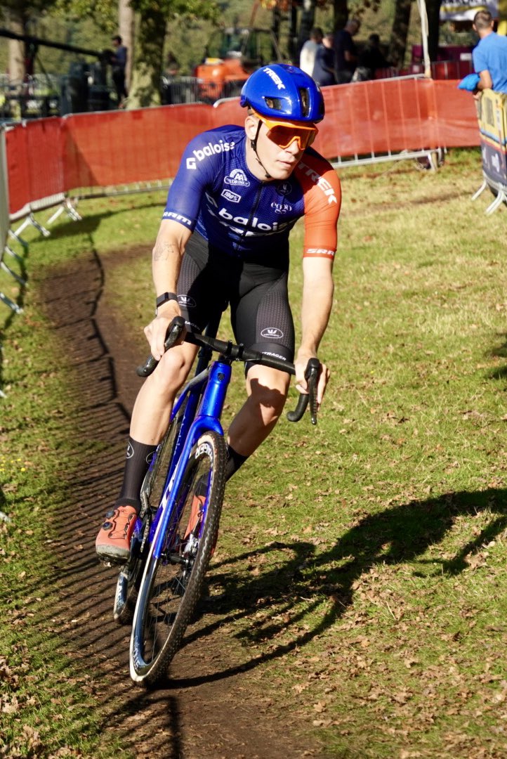 TonkeCycling's tweet photo. Fall sunshine 🫶🏻 #ExactCross #Heerderzand #CX #Iserbyt #Ronhaar #Vandeputte #Orts https://t.co/L3EOkhYNAU