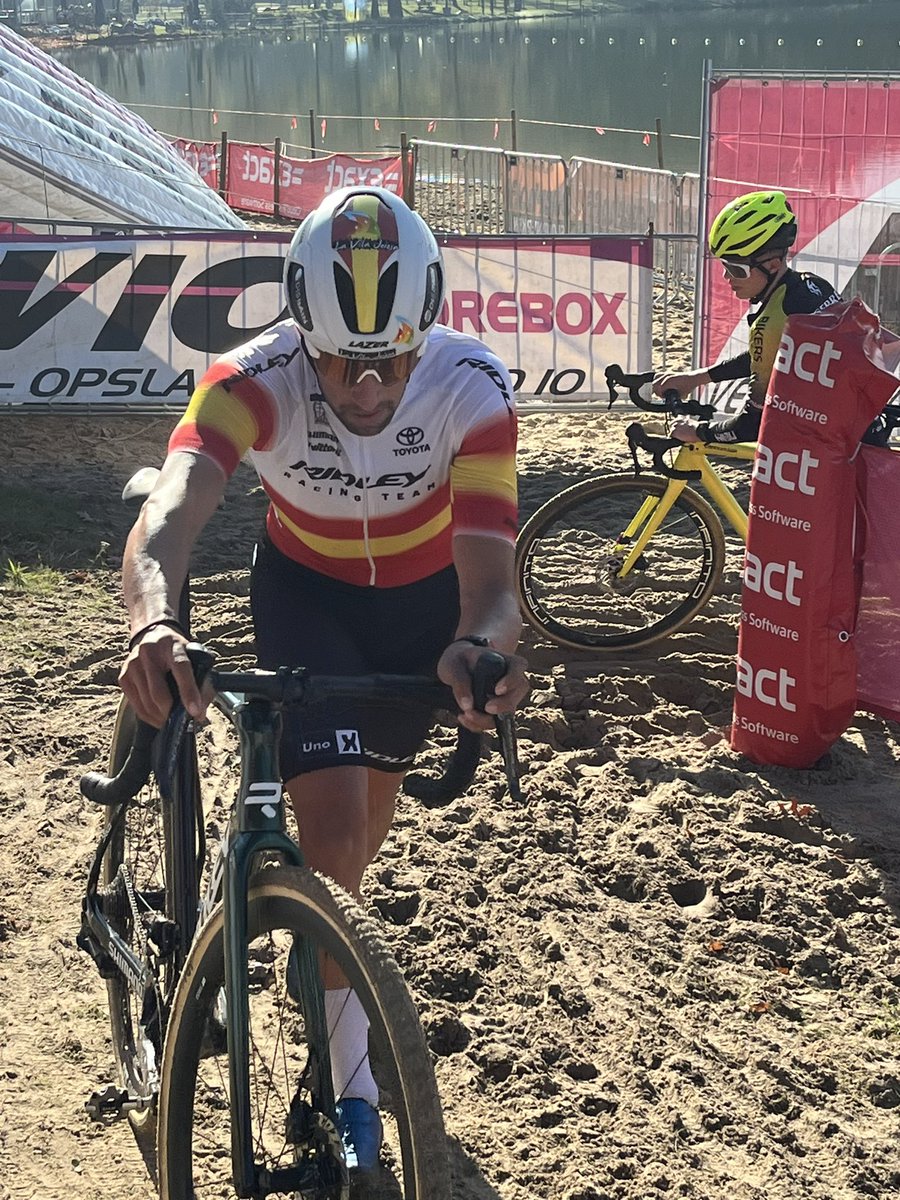 TonkeCycling's tweet photo. Fall sunshine 🫶🏻 #ExactCross #Heerderzand #CX #Iserbyt #Ronhaar #Vandeputte #Orts https://t.co/L3EOkhYNAU