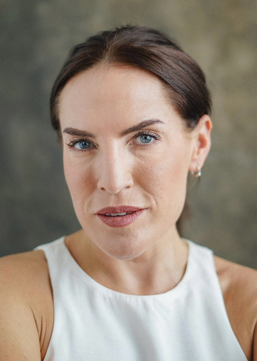 Self tape Saturdays 🎬🎥
2 tapes in a day ! 
Thank you <a href="/LCAperformers/">LCA Academy & Agency</a> ❤️
The new headshots from #VRCStudios working their magic in the casting room 🫶🏼🫶🏼
#actorslife #casting #audition #selftape #headshot