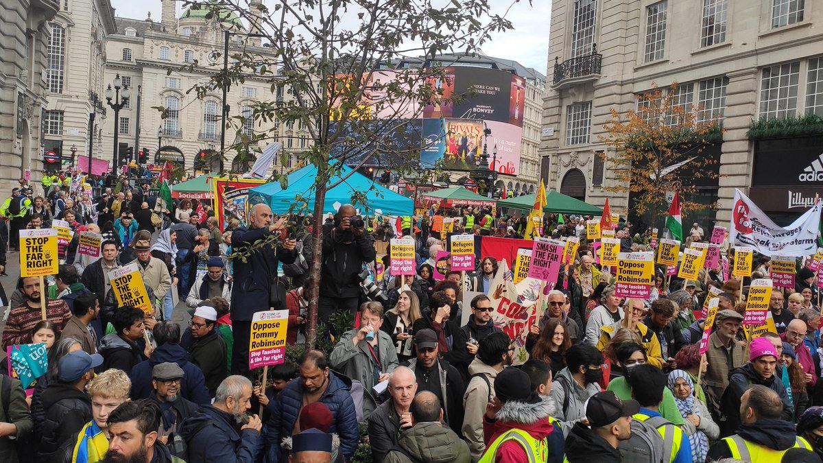 Stand Up To Racism tweet media