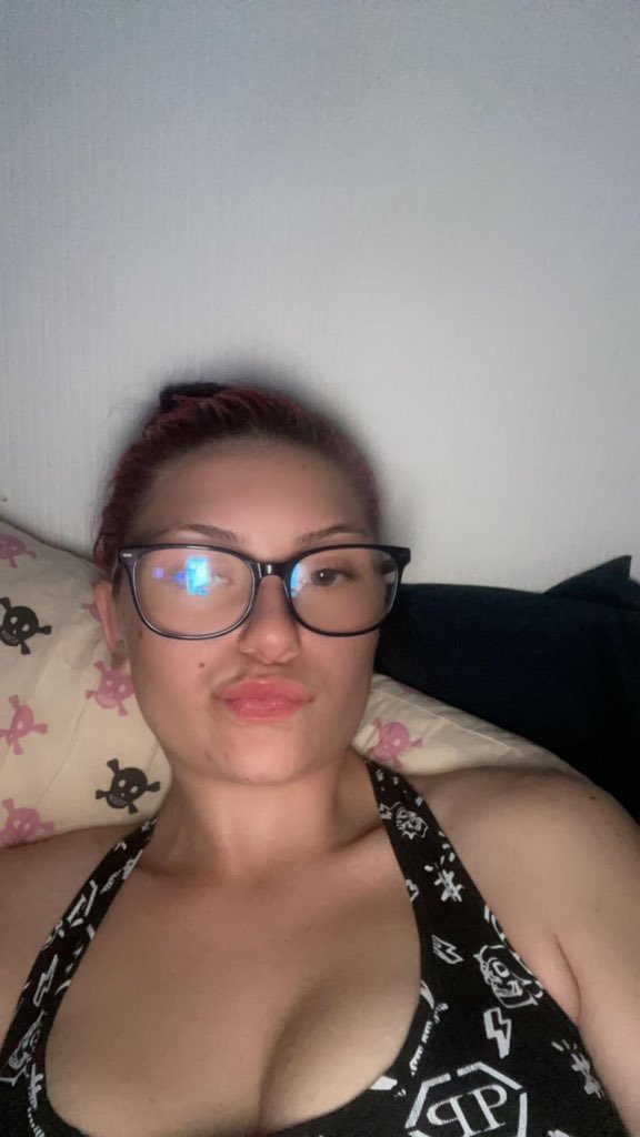 Kellyklitta tweet media