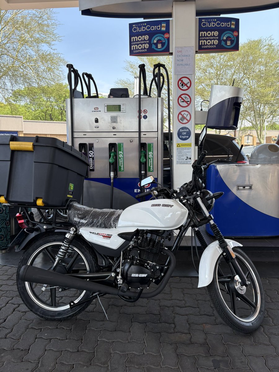 dedrickshootsss's tweet photo. Just got my second bike! 🥳 guys help me out kadi uber eats and what what I wanna get them working asap https://t.co/sUVuVYM7BW