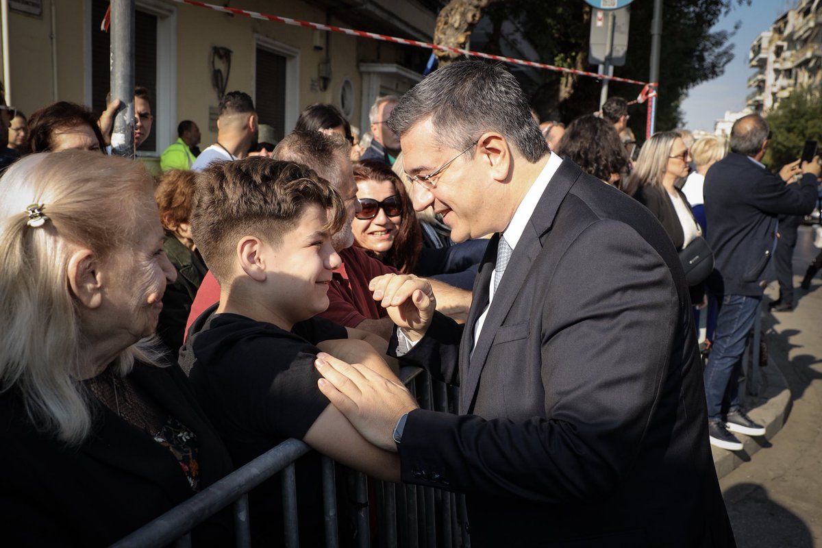 tzitzikostas's tweet photo. Σήμερα είναι η μέρα της Θεσσαλονίκης. Η πόλη γιορτάζει τον Πολιούχο της, Άγιο Δημήτριο, αλλά και την 112η επέτειο από την απελευθέρωσή της. 

Η σκέψη μας αυτονόητα πηγαίνει στους αγώνες των προγόνων μας, τους οποίους θυμόμαστε και τιμούμε. 

Πηγαίνει όμως και στο μέλλον, το οποίο όλα αυτά τα χρόνια ως Περιφέρεια Κεντρικής Μακεδονίας χτίζουμε σε γερά θεμέλια, για να βελτιώνουμε διαρκώς την καθημερινότητα όλων των συμπολιτών μας και να βρίσκεται η Κεντρική Μακεδονία και η Θεσσαλονίκη στην πρώτη γραμμή της Ελλάδας και της Ευρώπης. Κι αυτό ακριβώς θα συνεχίσουμε να κάνουμε και τα επόμενα χρόνια. 

Χρόνια πολλά σε όλες και όλους τους Θεσσαλονικείς!