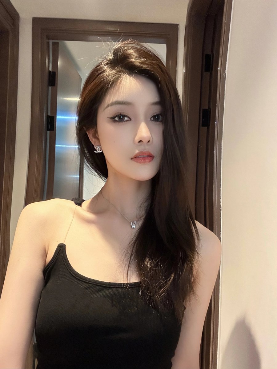 Remember to look up at the stars and not down at your feet.No matter how hard life is， keep a curiosity.You will always find your own way and your own success.