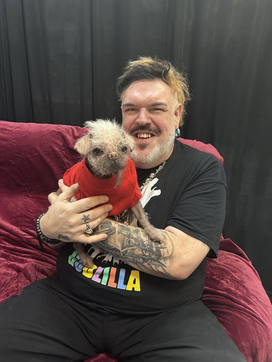 KristianNairn's tweet image. MCU meets Westeros in the cutest way possible #Dogpool