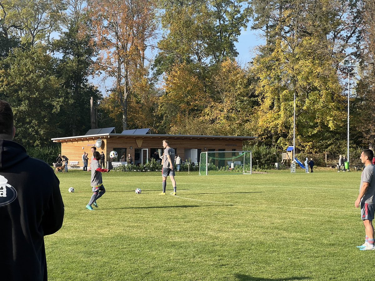 FCMotorNBGDSued's tweet photo. Erwärmung auf dem tollen Gelände des SV Grabowhöfe!
Gleich ist Anstoß der beiden Männermannschaften in der KOL! https://t.co/IXiPveG4fW
