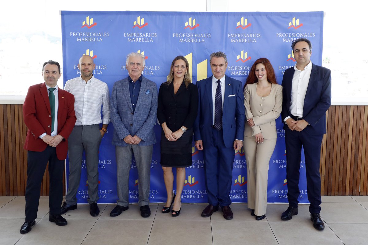 Almuerzo con la conferencia del periodista de Canal Sur don Javier Ronda.